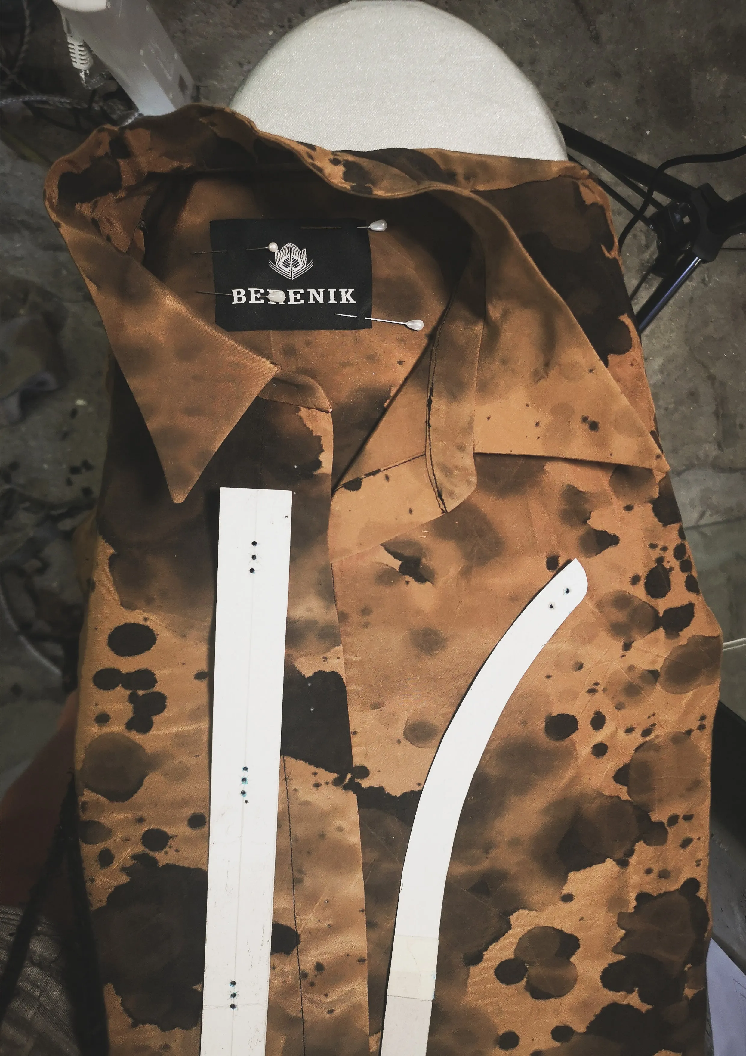 HOMEMADE - UNIQUE BLOUSE UNISEX - HAND PAINTED - light grey / salmon